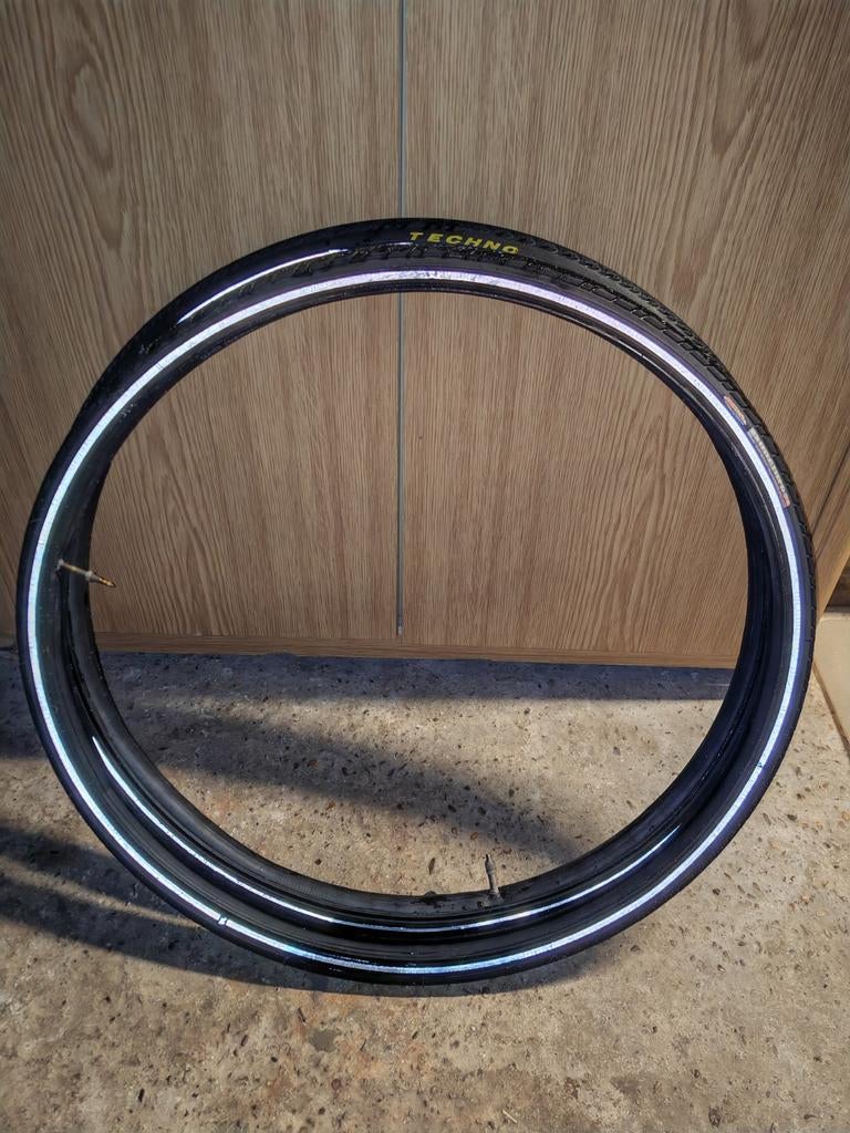 Pneu 28 pouces + chambre à air, Techno / Decathlon, Caoutchouc, Pneu, Enlèvement