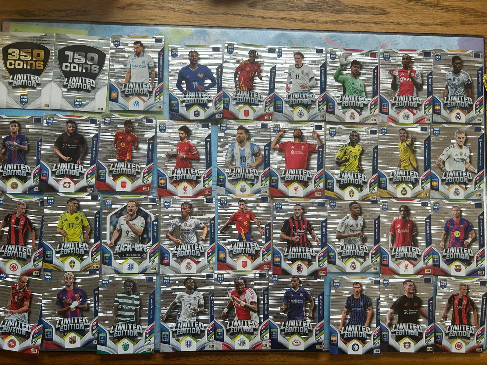 Panini fifa 365 adrenalyn ‘26 : LE cards -> 2€/stuk, Hobby en Vrije tijd, Stickers en Plaatjes, Zo goed als nieuw, Meerdere plaatjes