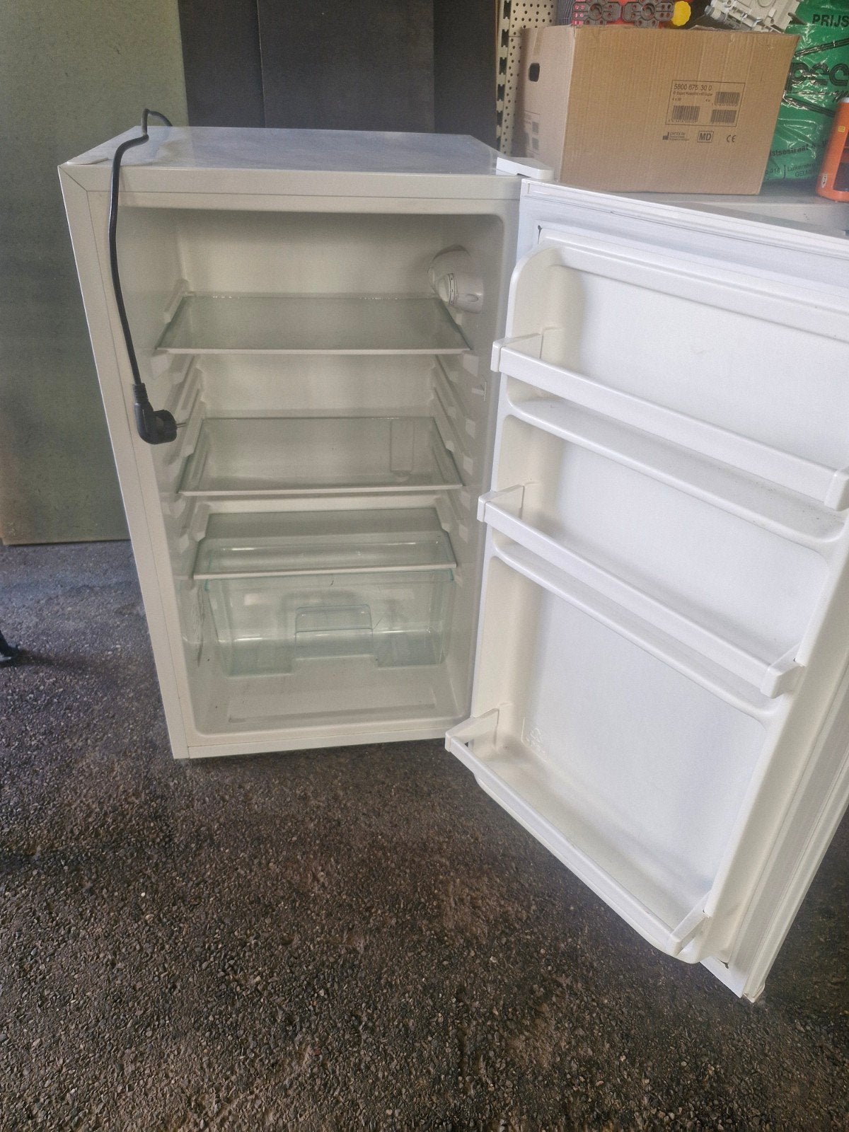 Réfrigérateur propre de 83 cm de haut, 49 cm de large et 48, Enlèvement