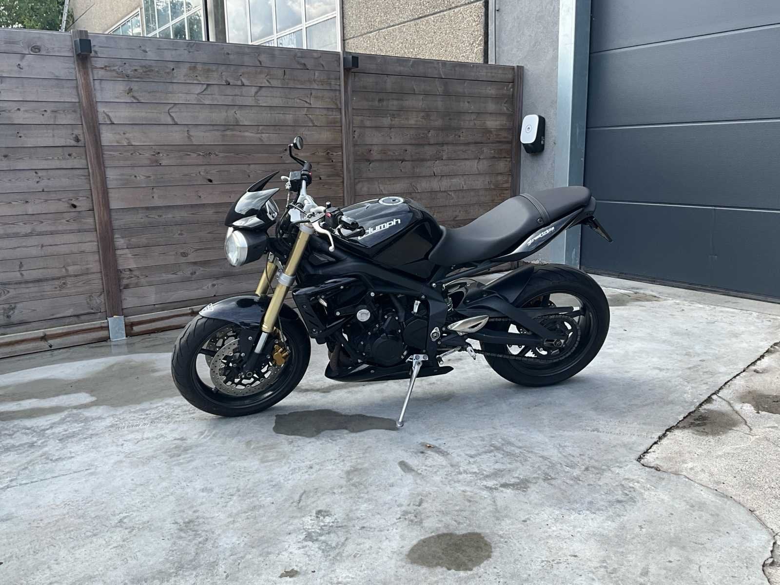 Triumph Street Triple Moto, Entreprise, Autre