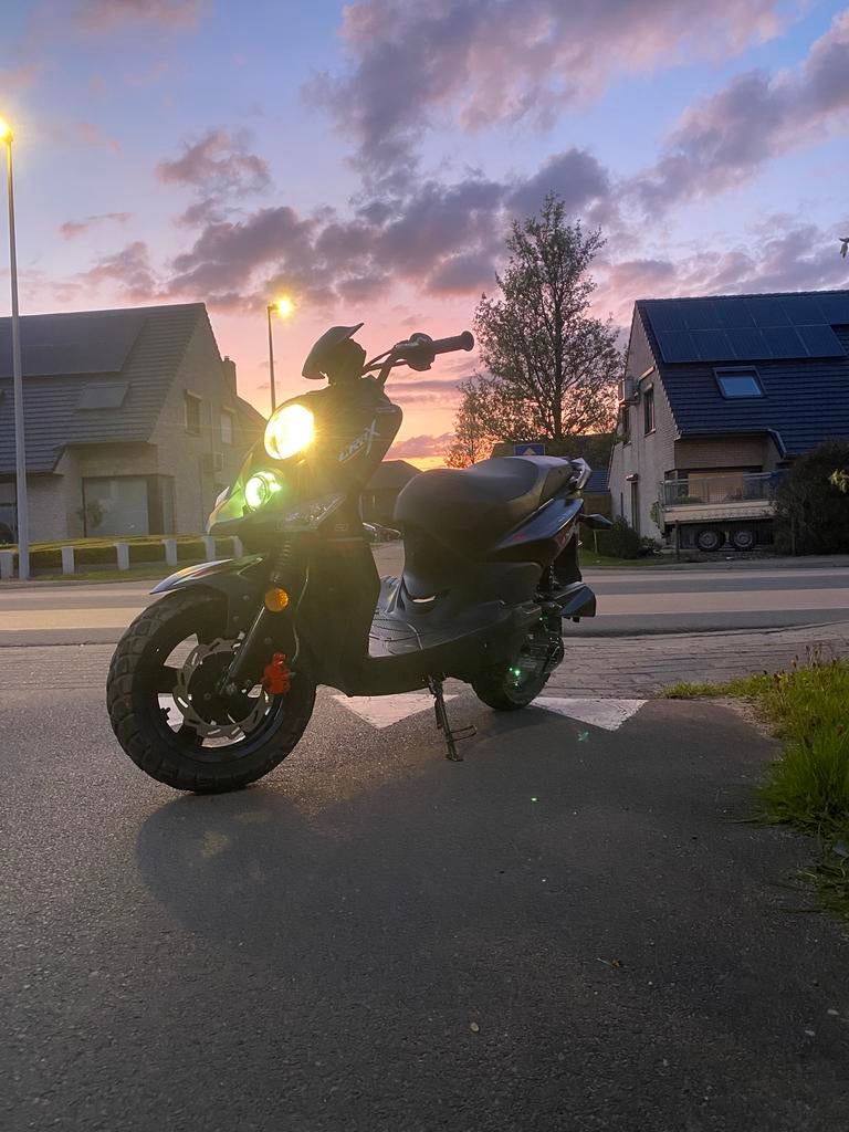 Sym crox, Fietsen en Brommers, Scooters | SYM, Overige modellen, Klasse A (25 km/u), Ophalen of Verzenden, Zo goed als nieuw
