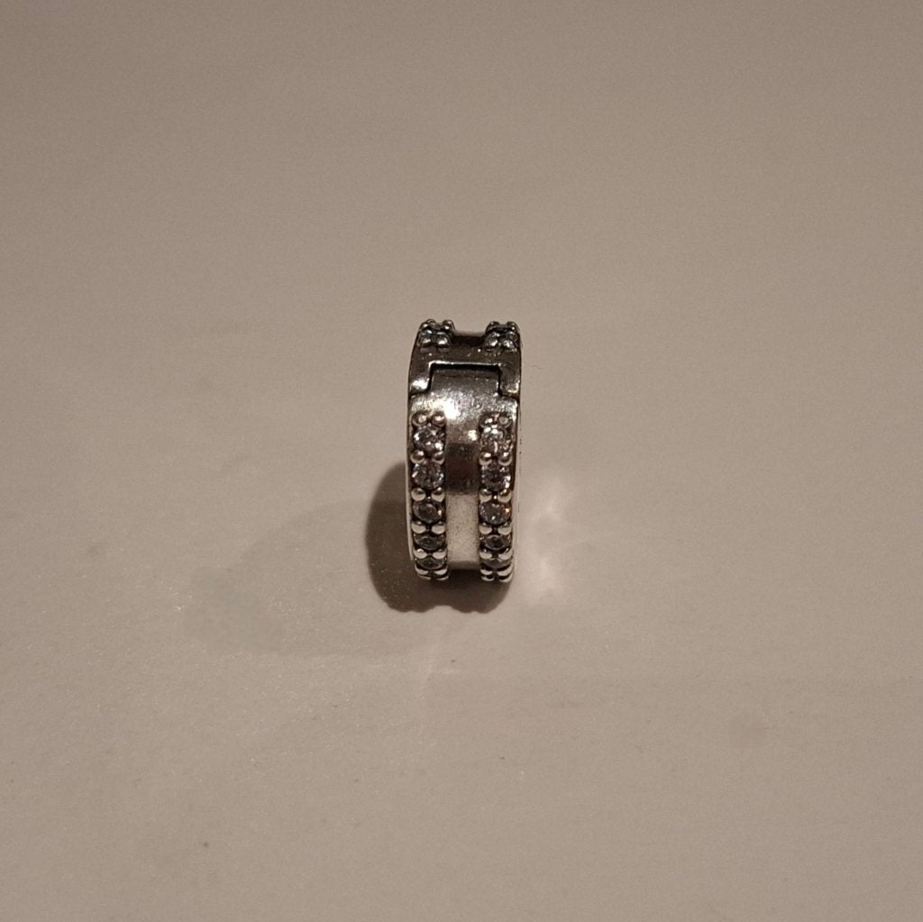 Pandora clips NIEUW!, Bijoux, Sacs & Beauté, Bracelets à breloques, Neuf, Enlèvement ou Envoi, Pandora, Avec strass