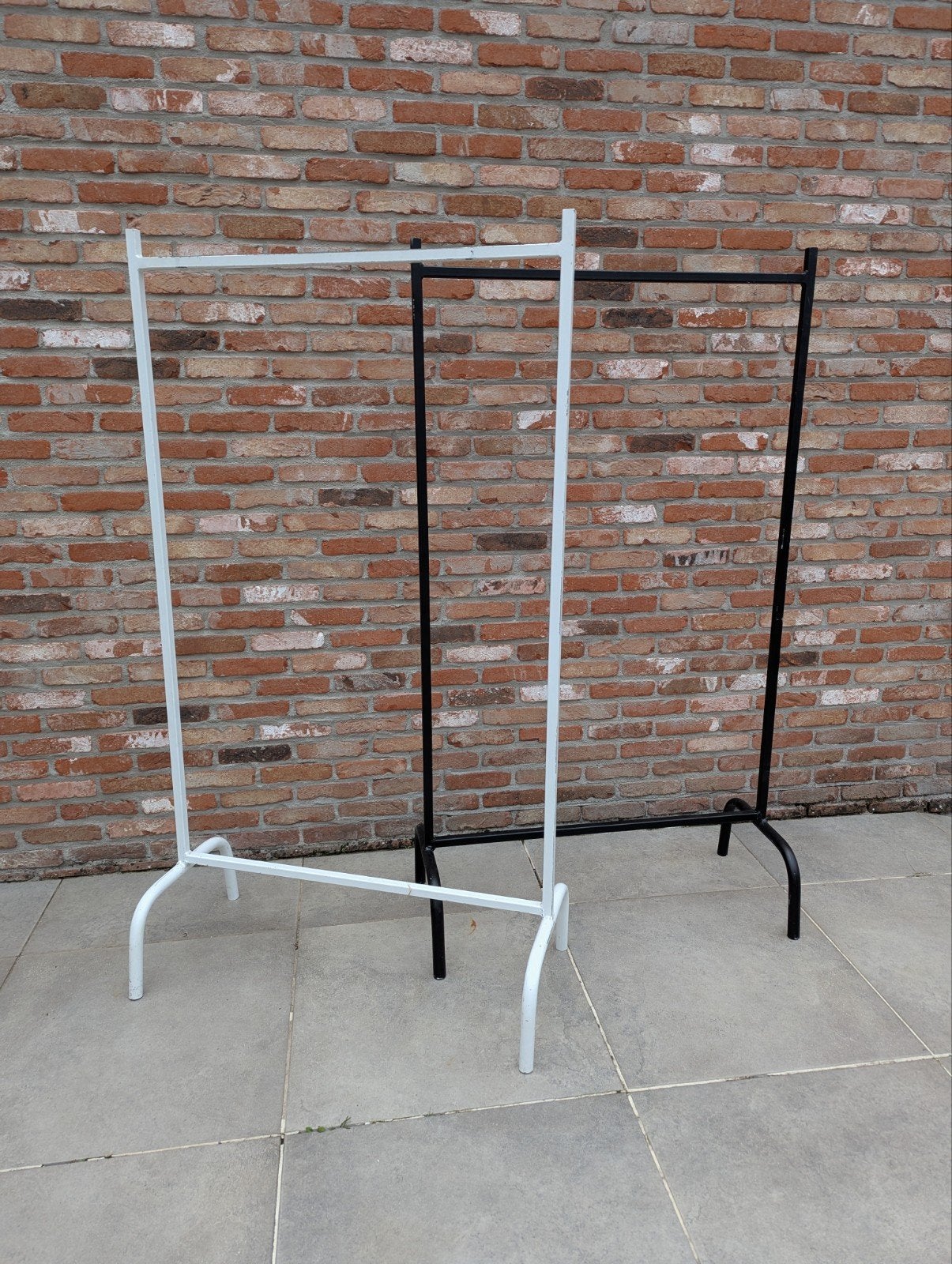 2 metalen kledingrekken/staanders voor welkomstbord, Vêtements | Femmes, Enlèvement, Utilisé