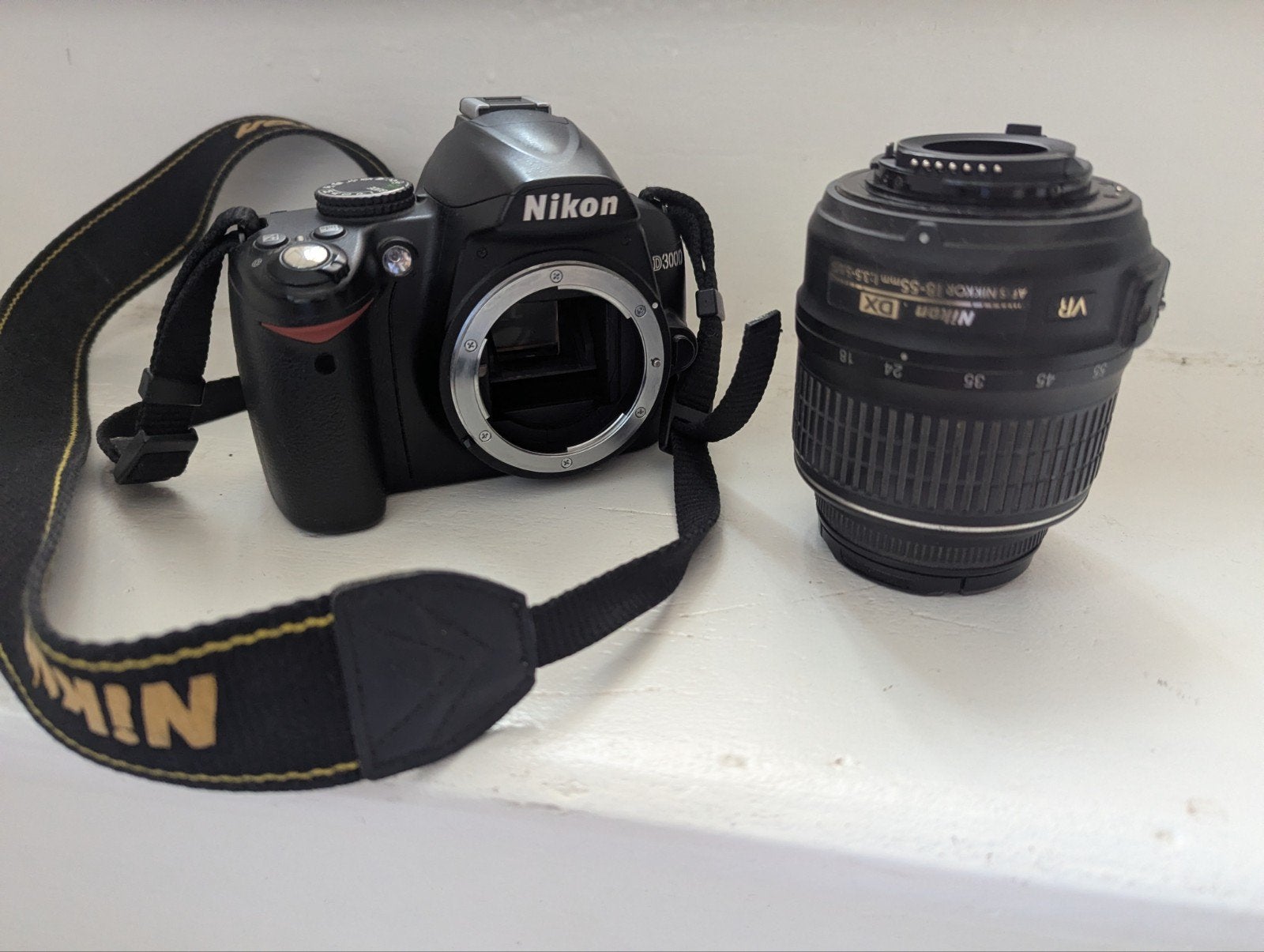 Nikon D3000 DSLR Camera + 18-55mm zoom lens, TV, Hi-fi & Vidéo, Appareils photo numériques, Enlèvement ou Envoi, 10 mégapixels