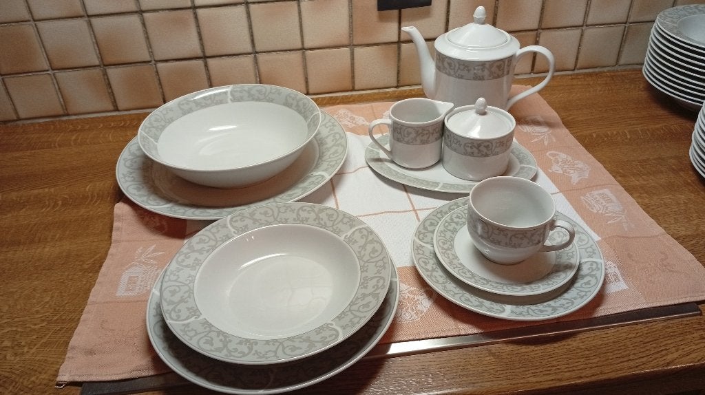 Eet/koffieservies, Huis en Inrichting, Keuken | Servies, Ophalen, Zo goed als nieuw, Klassiek, Compleet servies