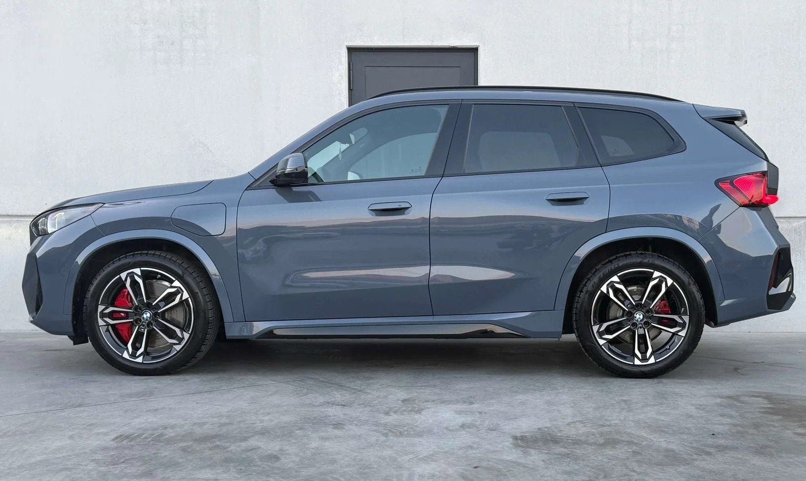 BMW X1 PHEV*M Sport Pro * Driving Assist Pro * Parking Assis, Auto's, 215 kW, Zwart, 5 zetels, 5 deurs