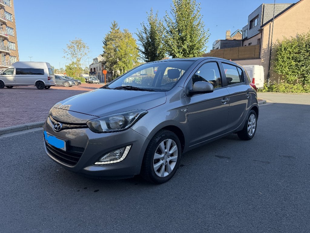 Hyundai i20 1.2 essence année 2013 138.000 km bon état, Achat, Entreprise, Boîte manuelle, Entretenue par le concessionnaire