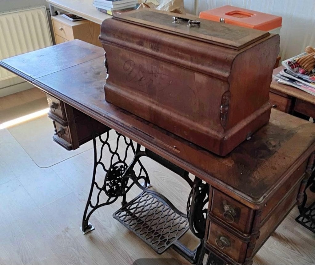 Ancienne machine a coudre veritas, Enlèvement
