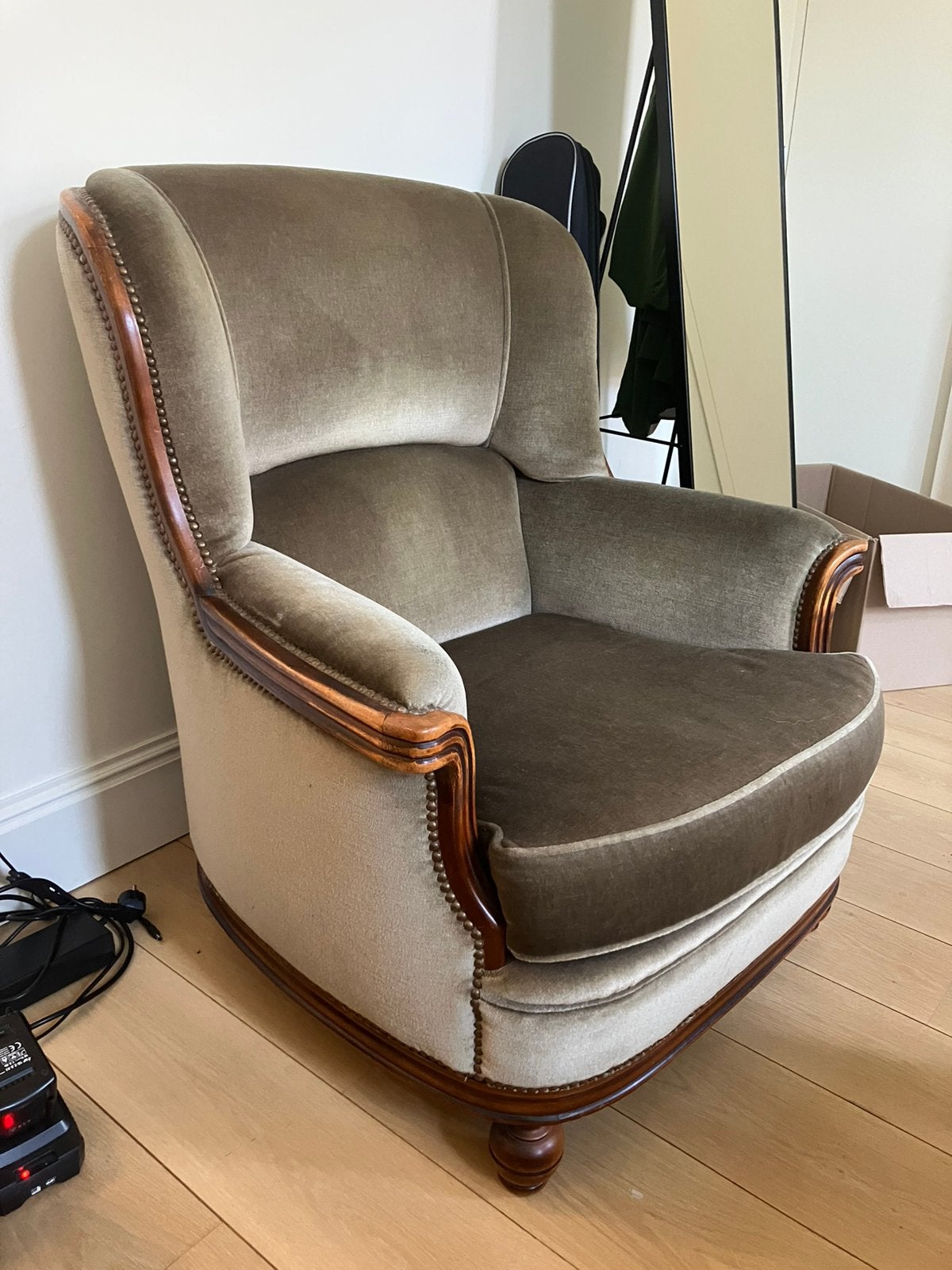 Olijfgroene fauteuil, Enlèvement, Utilisé