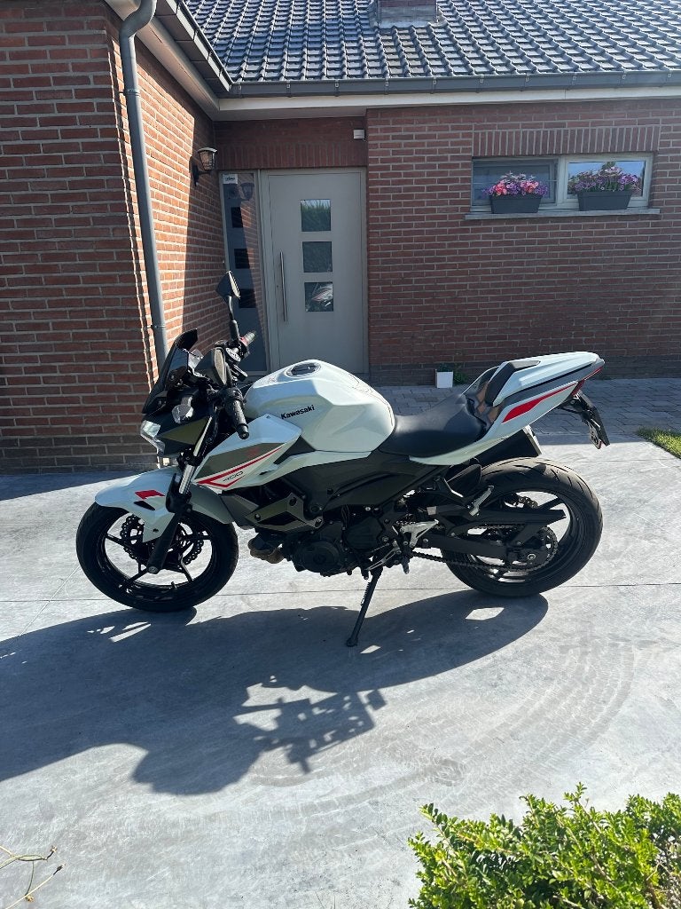 KAWAZAKI Z400 - GARANTIE 2 ANS ENCORE CHEZ KAWAZAKI -, Motos, Occasion, 2 cylindres, Particulier, 400 cm³