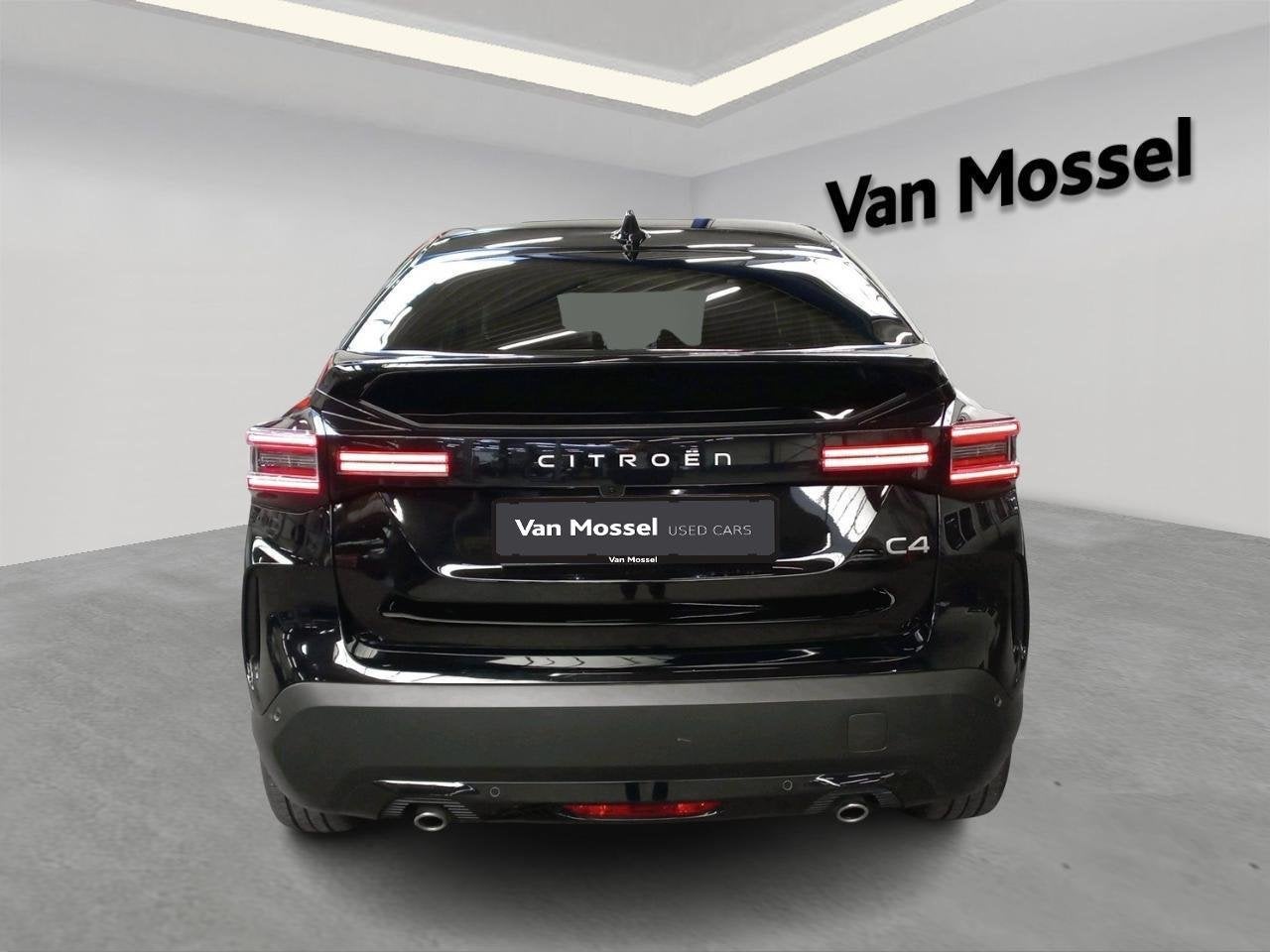 Citroen C4 Hybrid 145 ch Automatic MAX / DEMO, Auto's, Citroën, Stof, 700 kg, 136 pk, Zwart