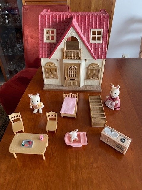 Sylvanian Red Roof Cosy Cottage 5303 avec personnages, Enlèvement ou Envoi, Utilisé, Maison de poupées