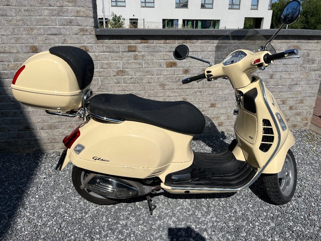 Vespa Piago GTS 125 Beige, Motos, Scooter, Occasion, Particulier, 125 cm³