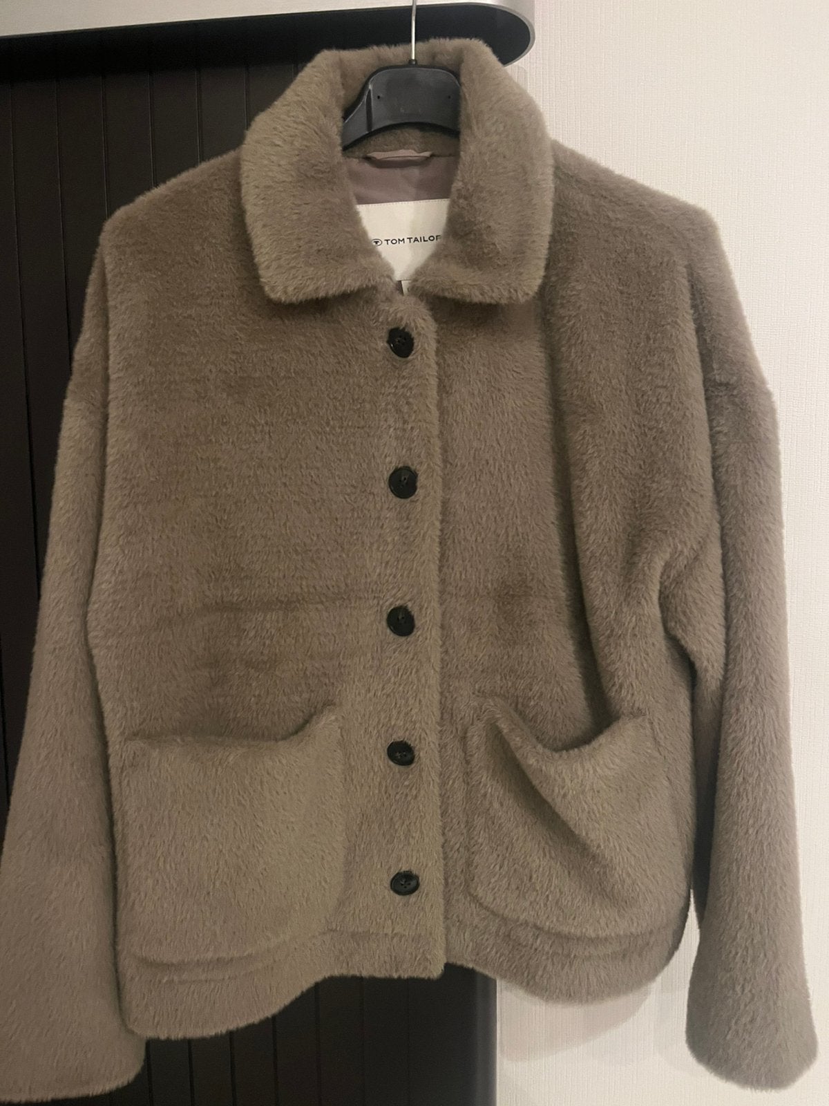 Kort warm winterjasje in beige-bruine kleur., Kleding | Dames, Jassen | Winter, Ophalen of Verzenden, Zo goed als nieuw, Maat 42/44 (L)