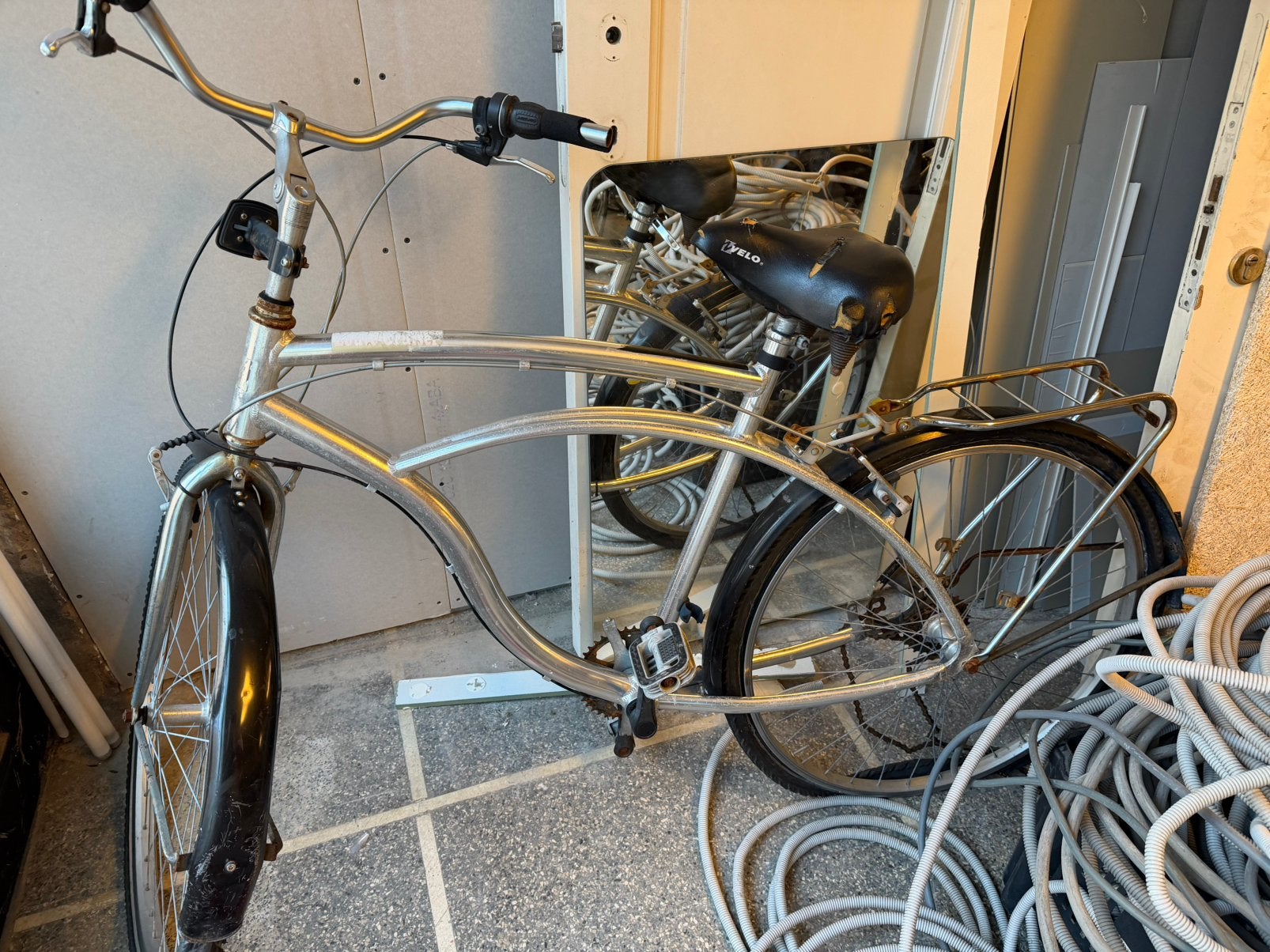 Kapotte Cruiser fiets, Enlèvement