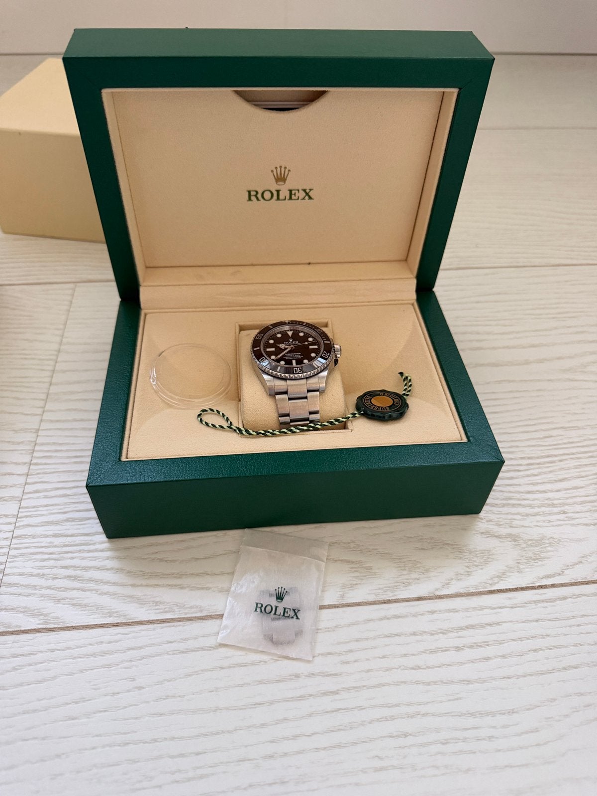 Rolex submariner no date 124060, Bijoux, Sacs & Beauté, Montres | Hommes, Comme neuf, Montre-bracelet, Rolex, Enlèvement