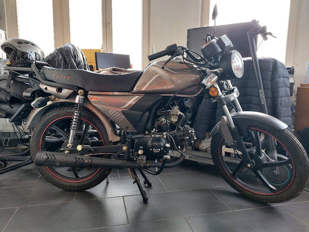 Fer à repasser 50 cc, Vélos & Vélomoteurs, Cyclomoteurs | Marques Autre, Overige merken, 4 vitesses, Comme neuf, Classe B (45 km/h)