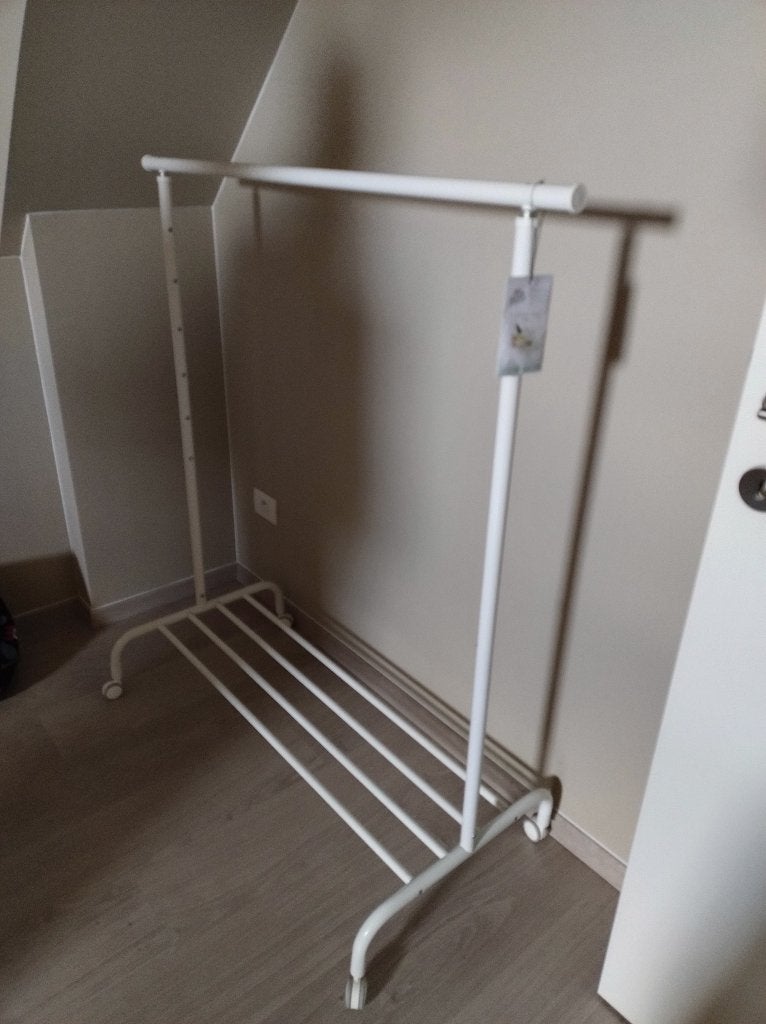 Kledijrek - In goede staat. 2 stuks verkrijgbaar., Ophalen, Kunststof, Zo goed als nieuw, Modern