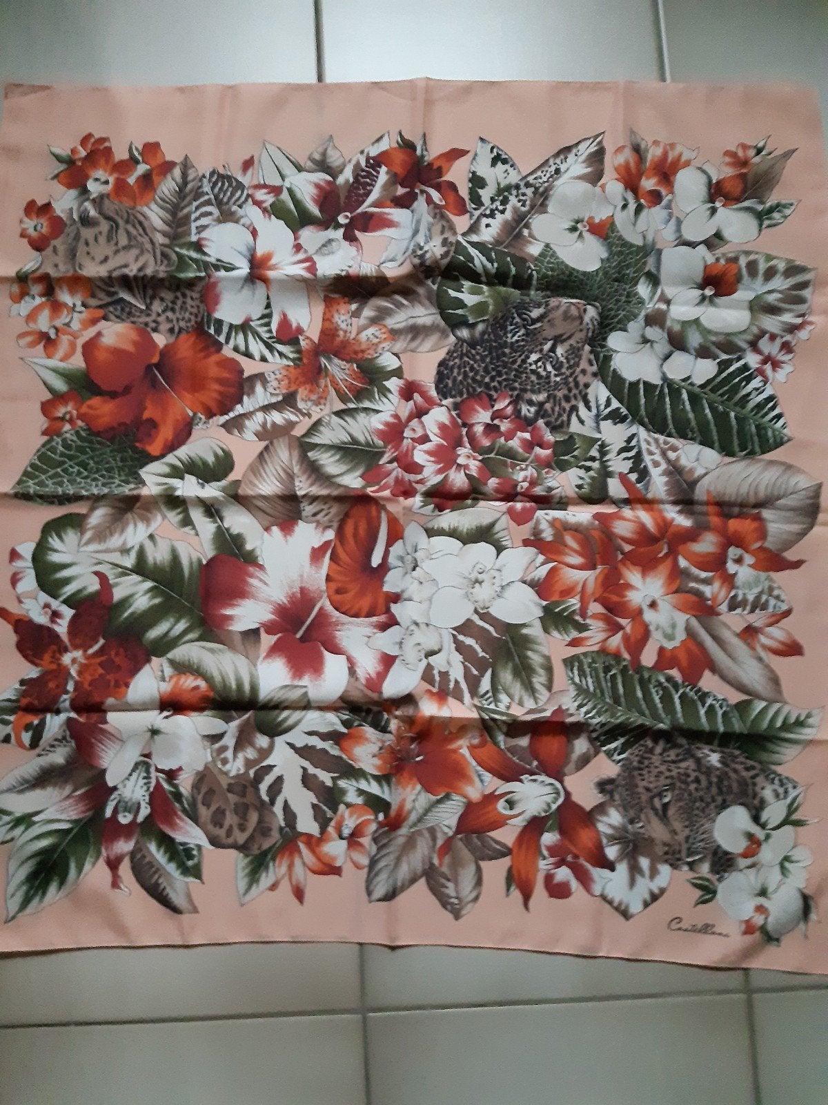 Zalmroze Sjaal  afm.98cm.op 76cm.100% polyester., Daxon, Verzenden, Zo goed als nieuw, Sjaal