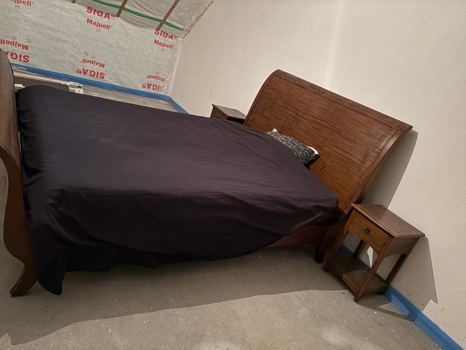 Slaapkamerset | Houten Bed 160x200 + Nachtkastjes + Spiegel, Ophalen, Gebruikt, Bruin, Tweepersoons