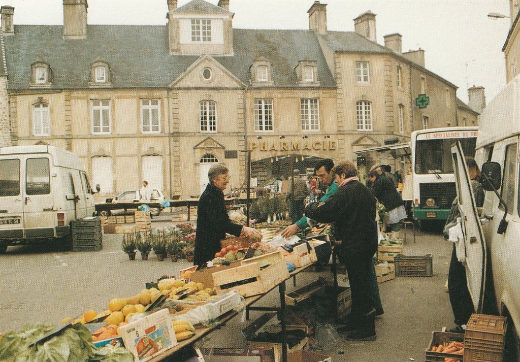 FOLKLORE -  Markt in St-Sauveur-Le-Vicomte, Verzamelen, Postkaarten | Themakaarten, Verzenden, Ongelopen, Overige thema's