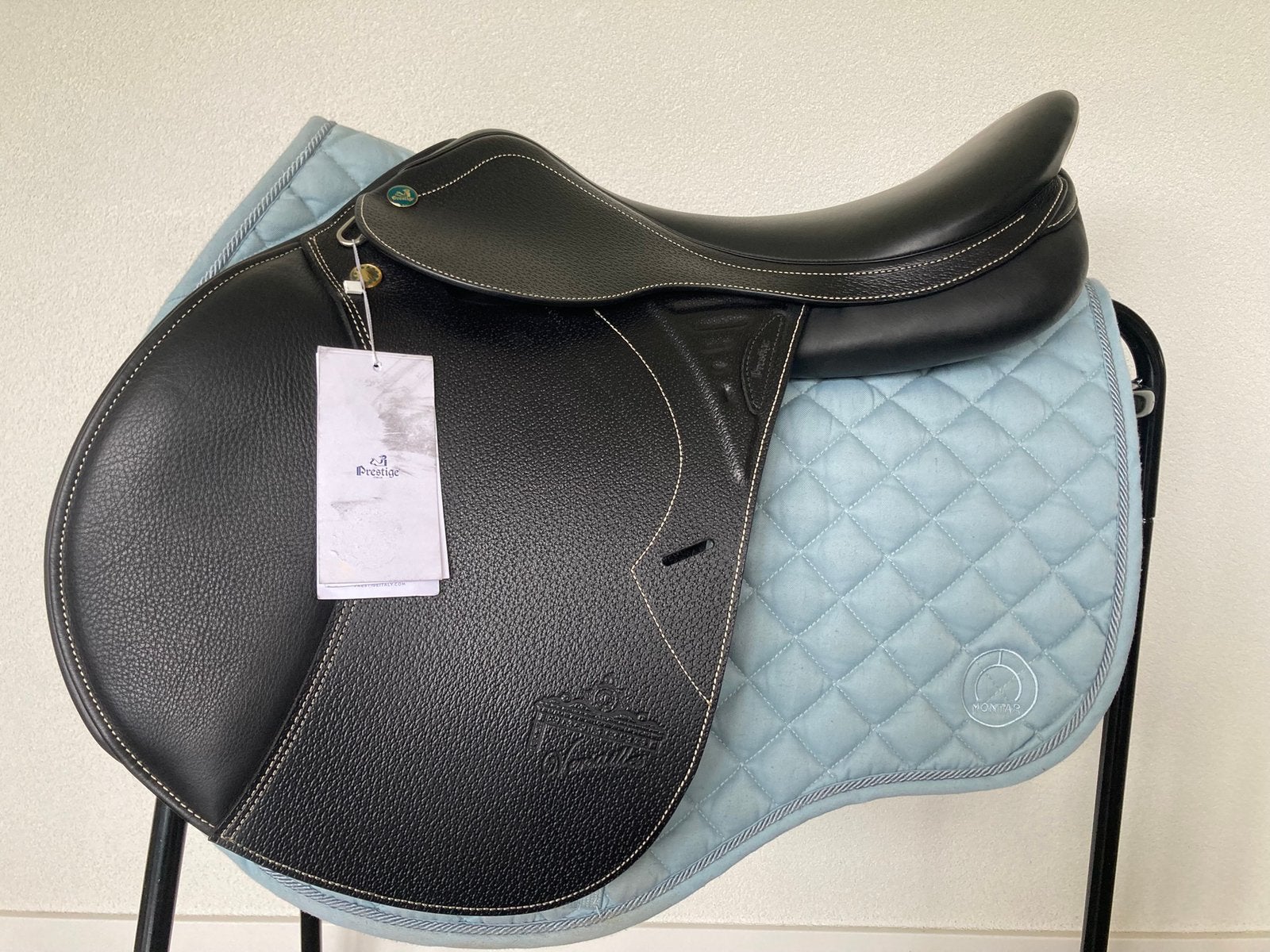 NIEUW !! Prestige Versailles springzadel 17 inch 33 boom, Animaux & Accessoires, Chevaux & Poneys | Selles, Enlèvement ou Envoi