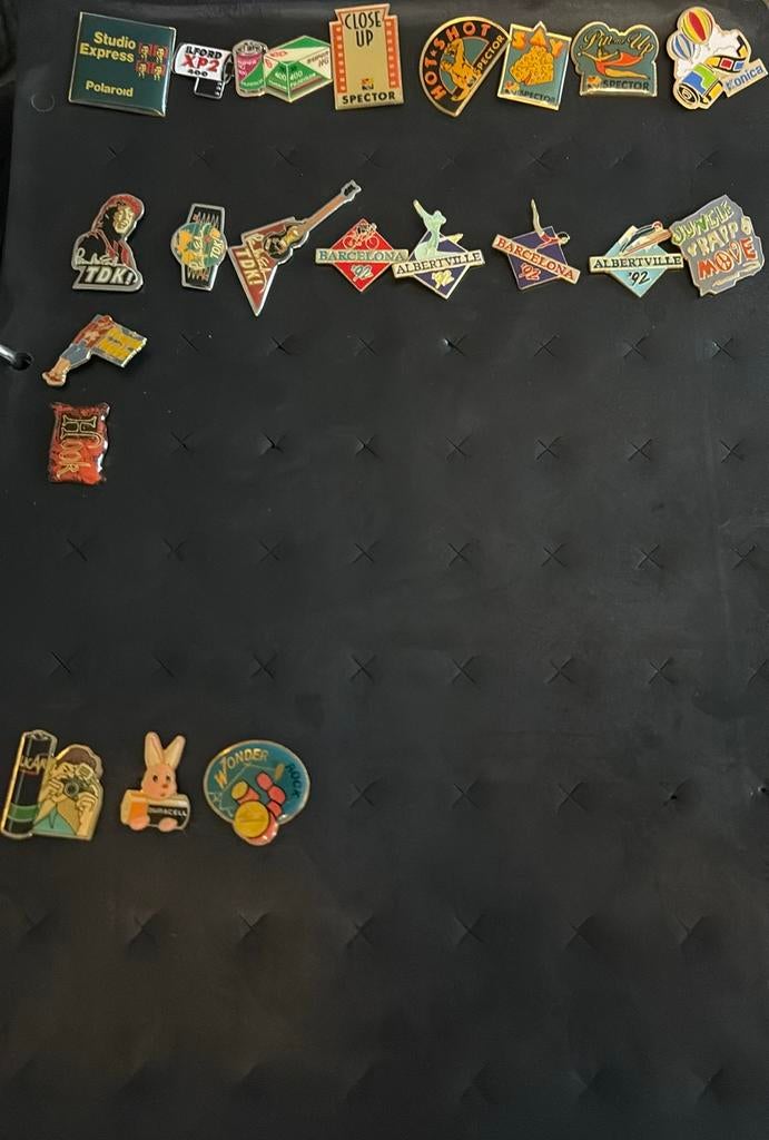 Te koop: collectie vintage emaille pins / reclame speldjes, Collections, Broches, Pins & Badges, Comme neuf, Insigne ou Pin's