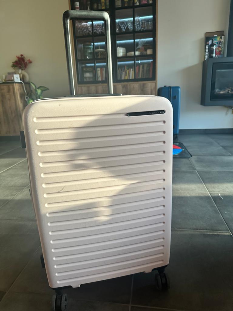 RestackD spinner 68, Bijoux, Sacs & Beauté, Valises, Utilisé, Plastique dur, 60 à 70 cm, Clé, Poignée extensible, Roulettes, Enlèvement