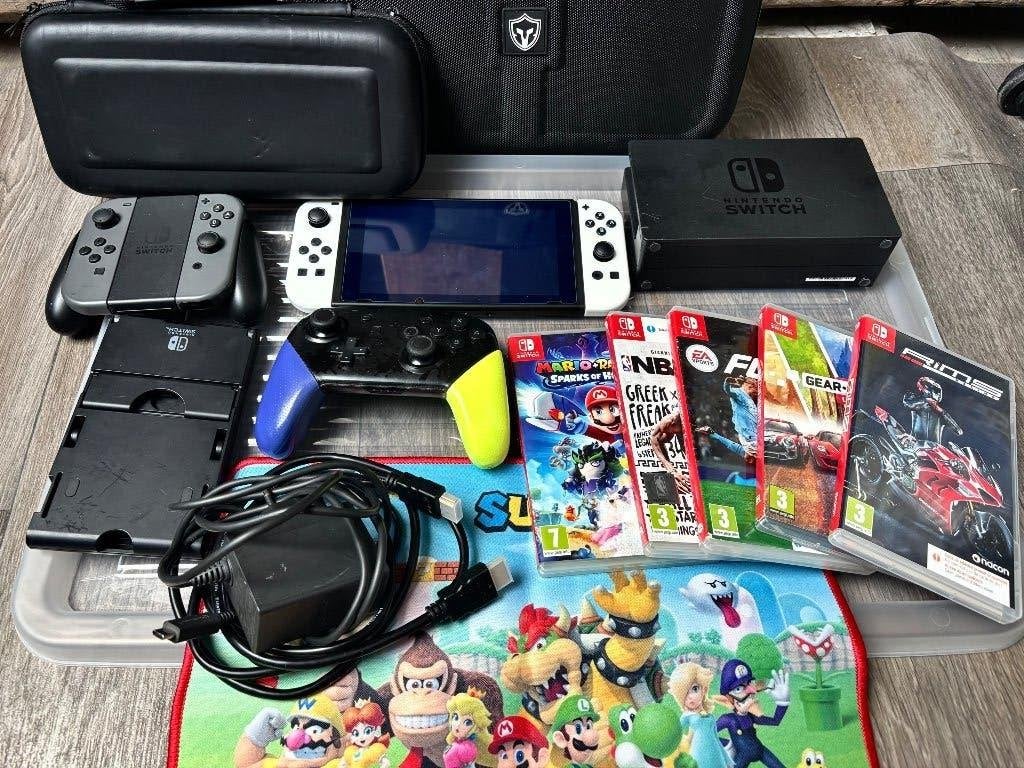 Nintendo Switch, Games en Spelcomputers, Met games, Met 2 controllers, Zo goed als nieuw, Ophalen