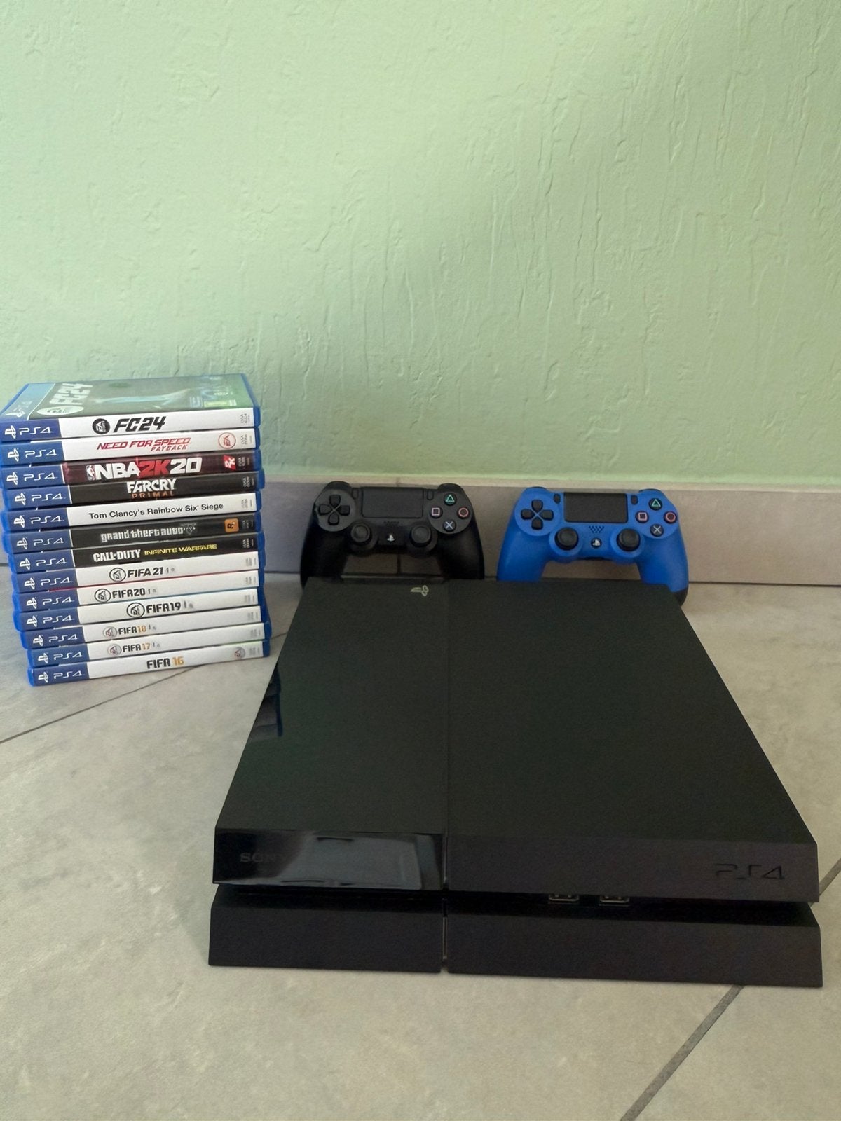 Playstation 4 1TB + 2x Dualshock-4 + 13 games (FC24,GTAV,…), Ophalen, Met 2 controllers, 1 TB, Original
