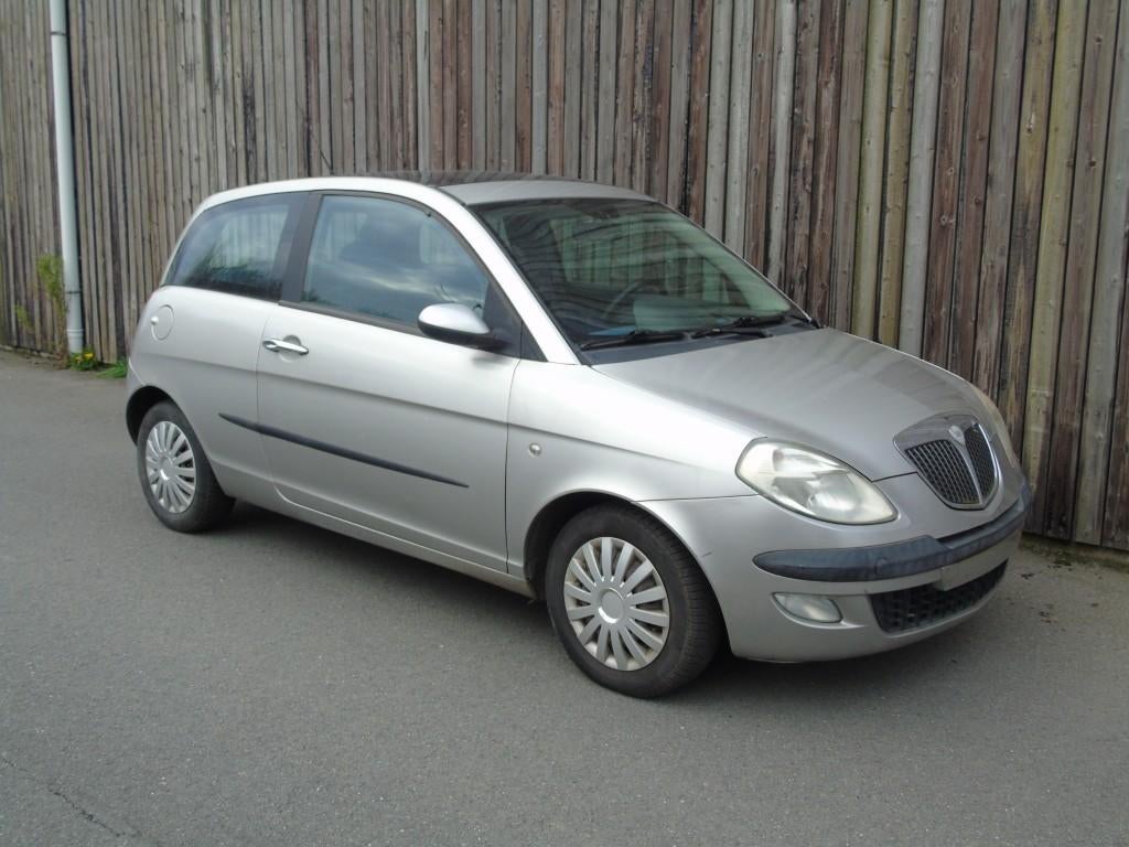 Lancia Ypsilon 1.4i 16V AUT., Auto's, 4 cilinders, Berline, Particulier, Velours