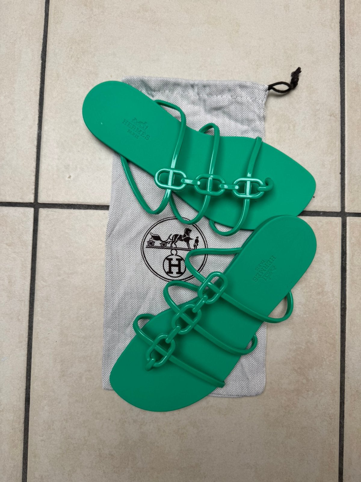 Claquettes vertes Hermès – Taille 37, Enlèvement ou Envoi, Comme neuf, Vert, Sandales de bain