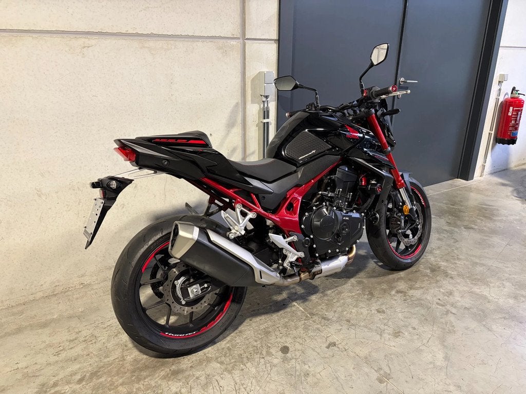 Honda CB750 Hornet met veel opties (bj 2023), Motoren, 750 cc, Bedrijf, Meer dan 35 kW, Overig