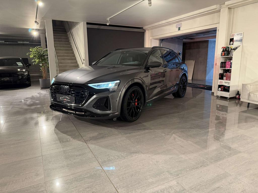 Audi Q8 e-tron SOLD BIJ GARAGE VRIENS YVES BV!, Autos, Audi, Argent ou Gris, Phares entièrement LED, 5 portes, 5 places