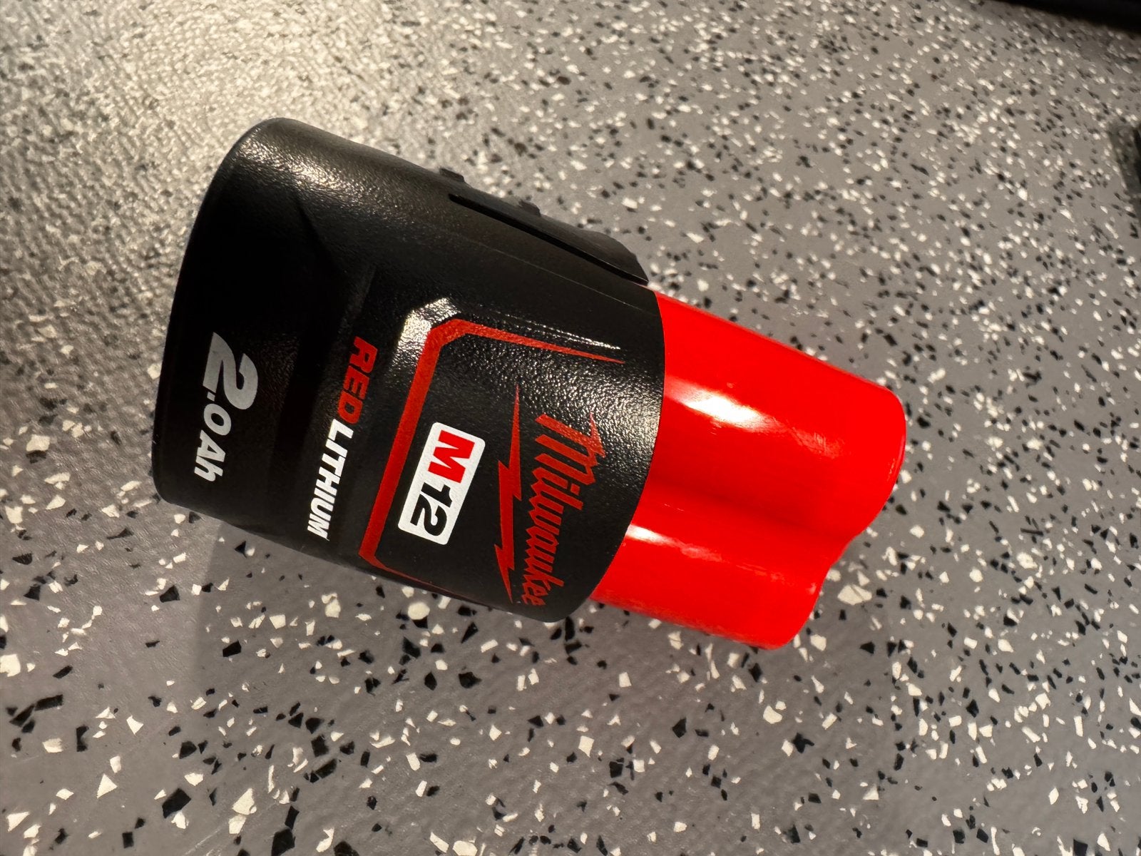Nieuwe Milwaukee 2Ah-batterij, Ophalen of Verzenden, Zo goed als nieuw