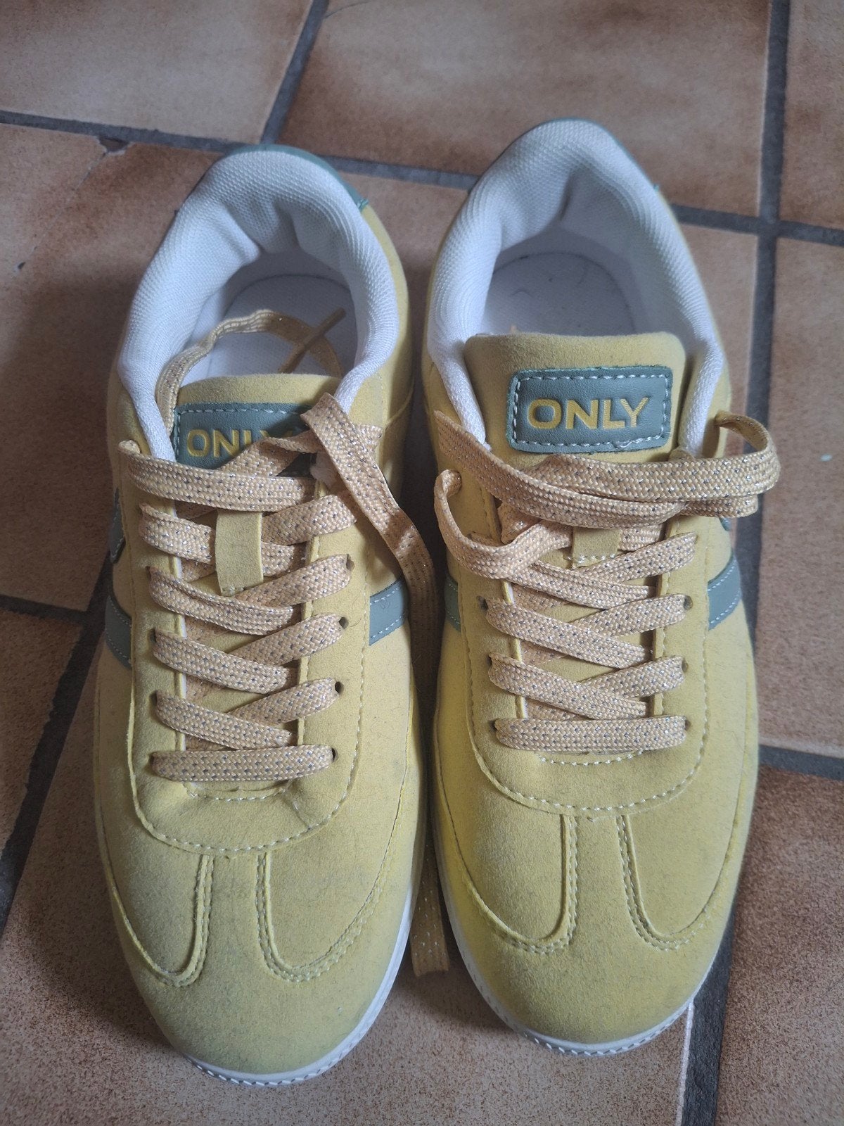 Only sneakers - nieuw - maat 37 - geel met groen, Kleding | Dames, Ophalen, Geel, Sneakers