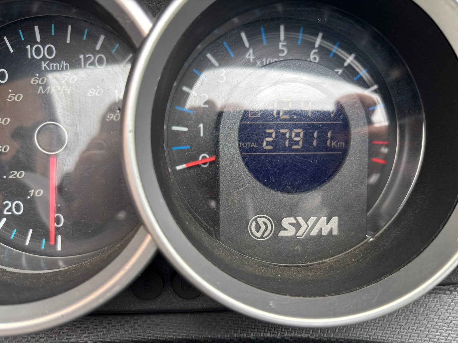 Ik verkoop mijn sym joymax 125i of ruilen  kleur mat zwart, Motoren, Gebruikt, Particulier, 125 cc, 11 kW of minder