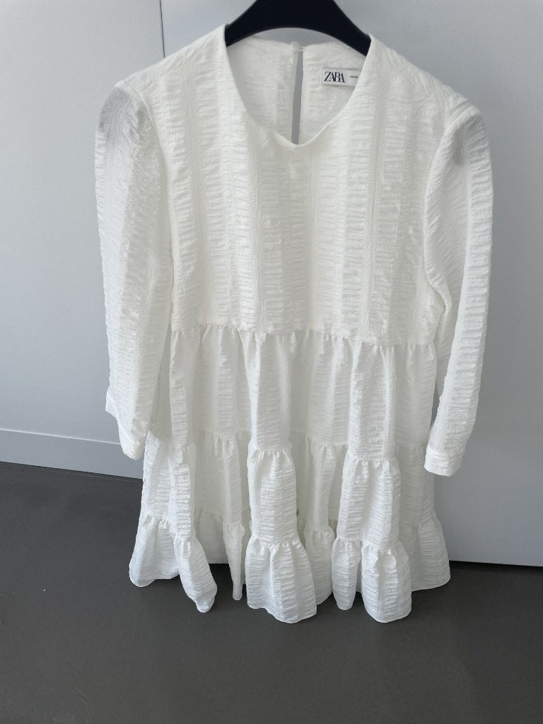 Wit kleed van Zara maat XS, in nieuwe staat!, Nieuw, Ophalen of Verzenden, Maat 34 (XS) of kleiner, Boven de knie