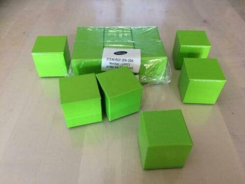 Limoengroene glossy kubusdoosjes UITVERKOOP, Ophalen of Verzenden, Nieuw, Kraamcadeau