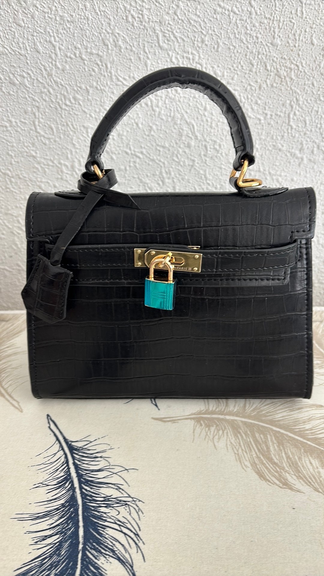 Sac à main noir effet croco avec cadenas doré – Bon état, Bijoux, Sacs & Beauté, Sacs | Sacs Femme, Enlèvement ou Envoi, Comme neuf