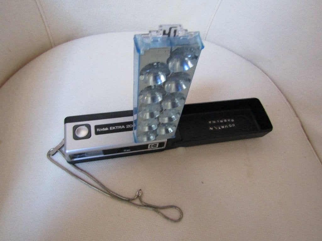 Oude camera: „Kodak EKTRA 200", Verzamelen, Foto-apparatuur en Filmapparatuur, Ophalen of Verzenden, 1960 tot 1980, Fototoestel