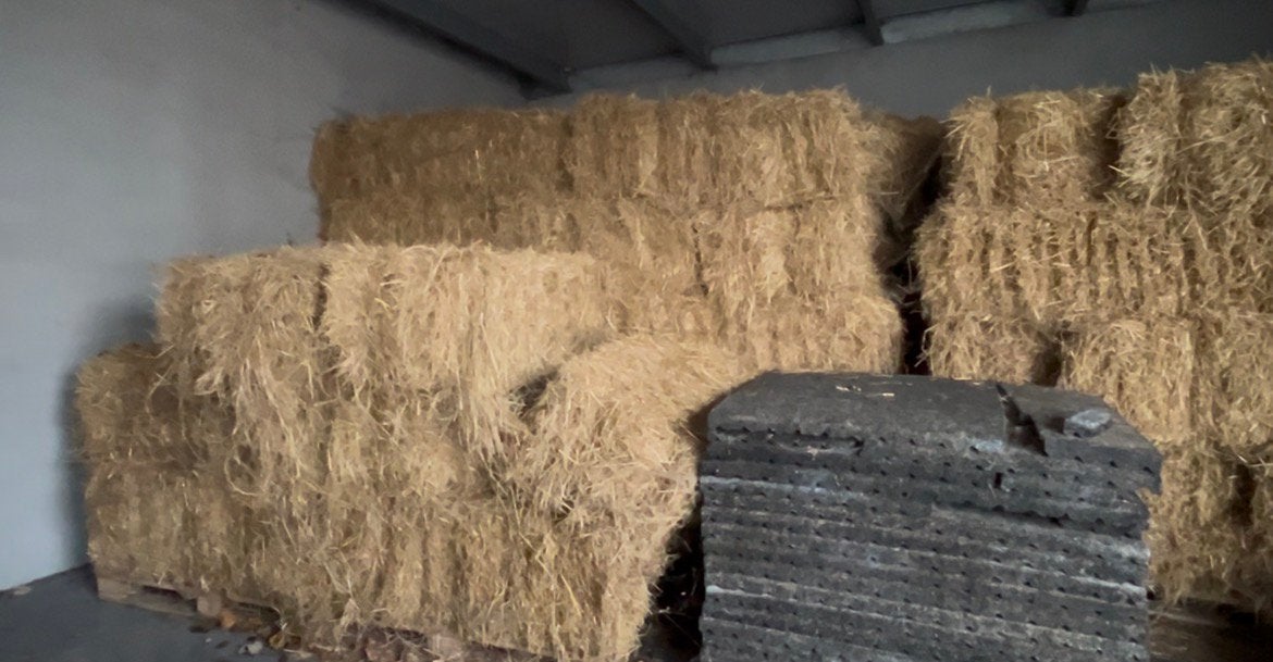 Hooi te koop, Dieren en Toebehoren
