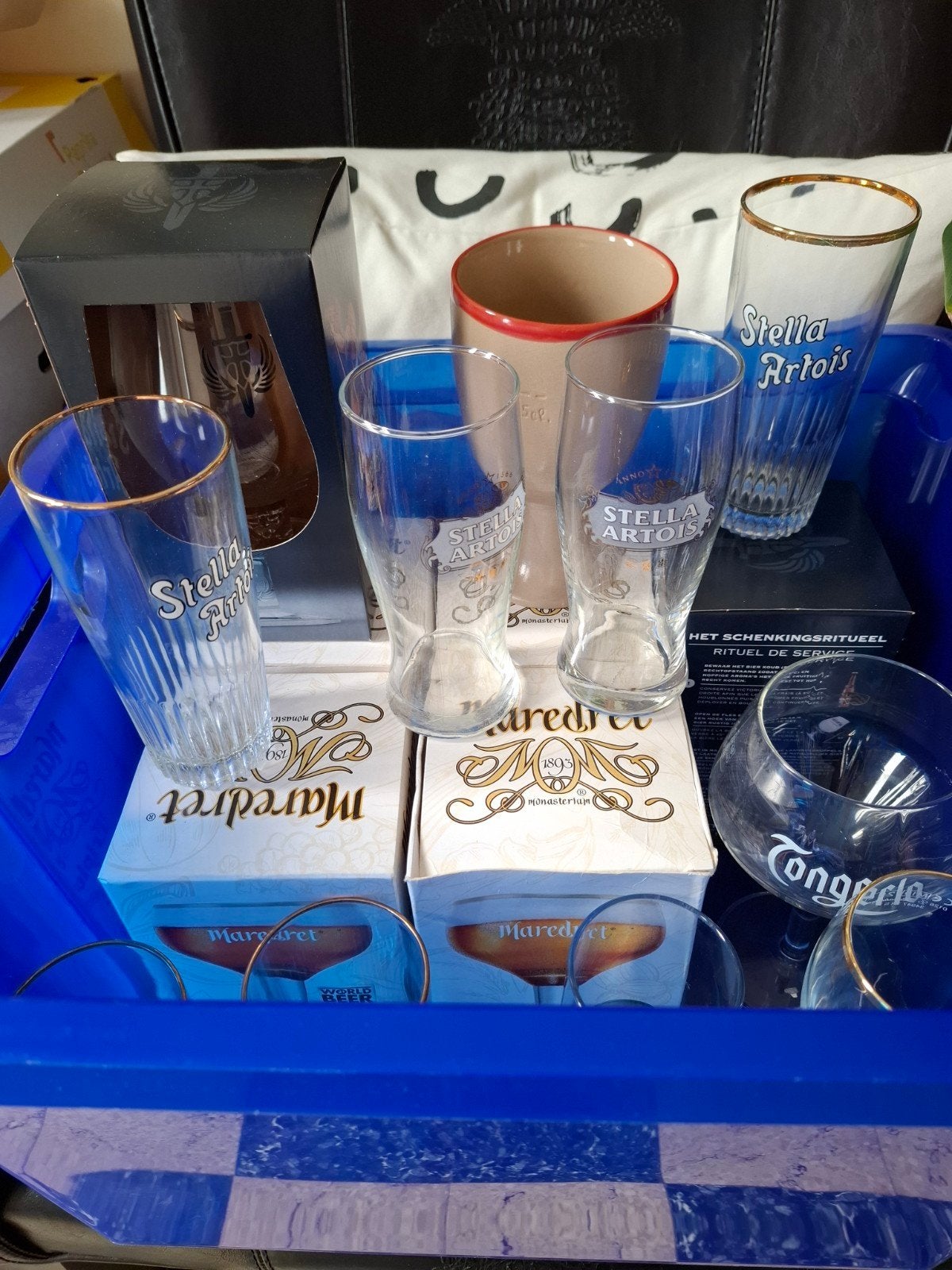Bierglazen 1 euro per stuk., Ophalen