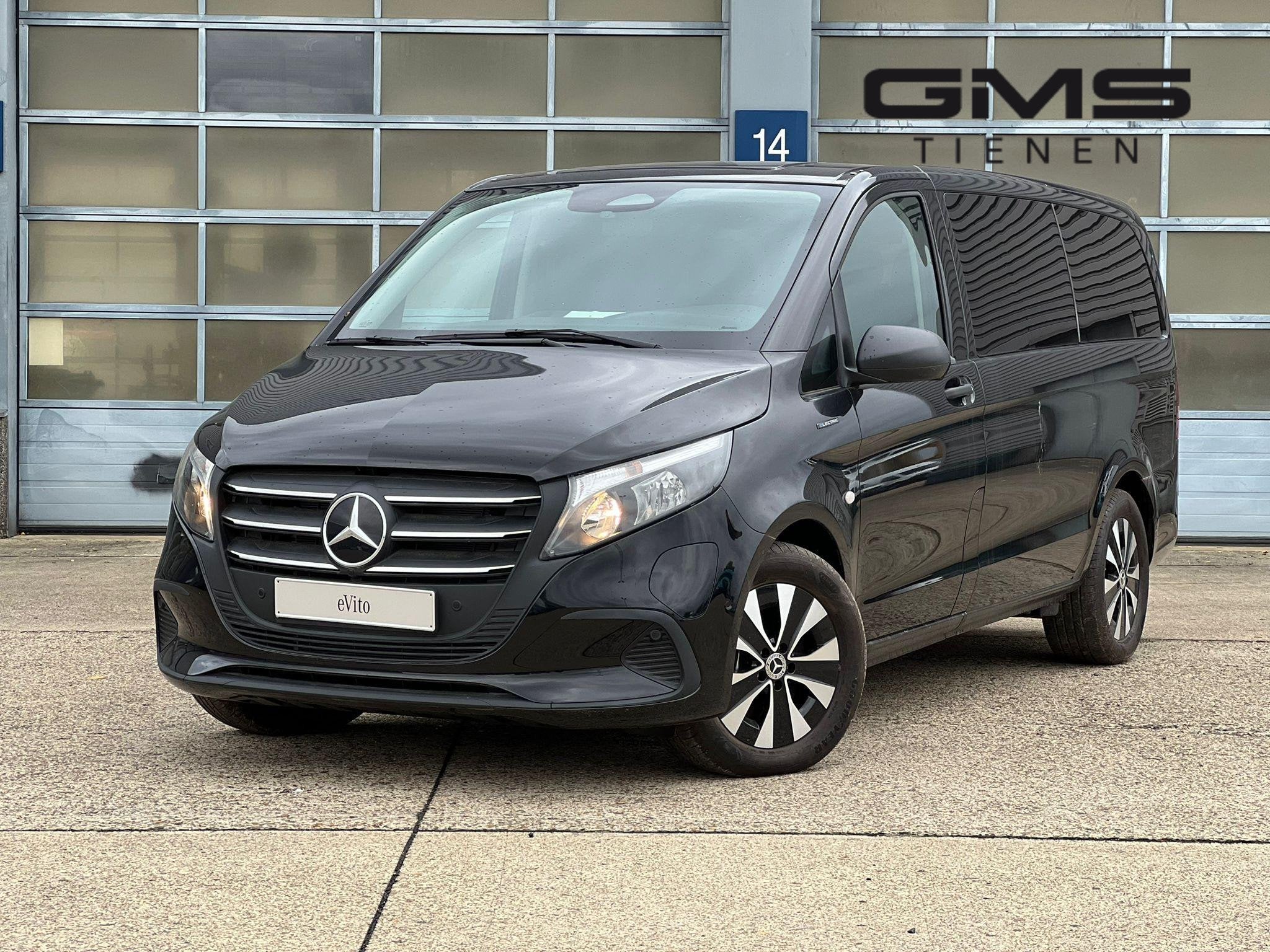 Mercedes-Benz eVito Tourer eVito 129 Tourer L2 Pro, Dealer onderhouden, Gebruikt, Zwart, 5 deurs