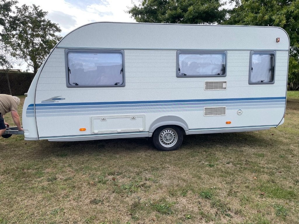 Caravane Adria, Caravanes & Camping, 5 à 6 mètres, 750 - 1000 kg, Particulier, Siège standard