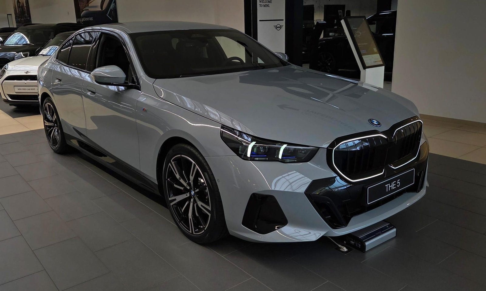 BMW 530e M PRO PHEV 299PK FULL OPTIONS BTW WAGEN GARANTIE, Airconditioning, Te koop, Elektrisch, Bedrijf