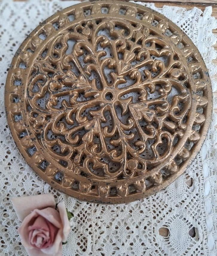 Franse brocante gietijzeren onderzetter, goud kleurig, Ophalen of Verzenden
