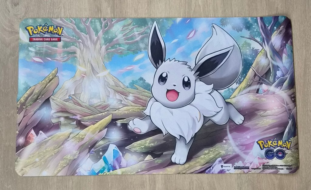 Shiny Radiant Eevee playmat, Hobby en Vrije tijd, Ophalen of Verzenden, Nieuw, Overige typen