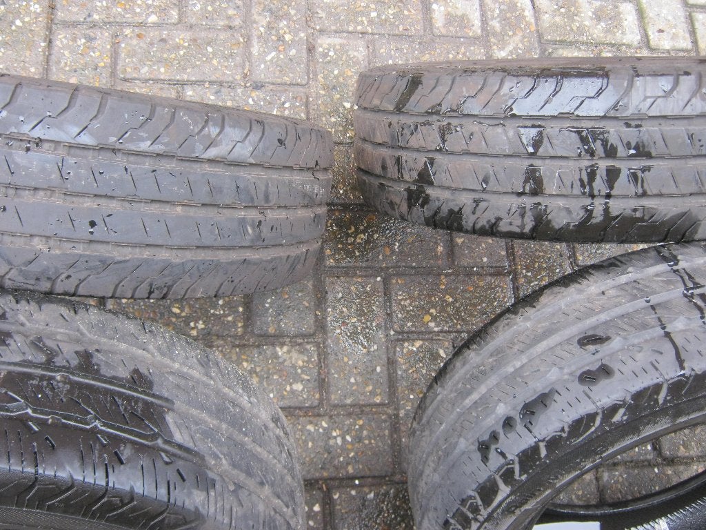 Enjoliveurs 4 pneus pour camionette 205/65/R15C pneus 5-6mm, Enlèvement, Utilisé