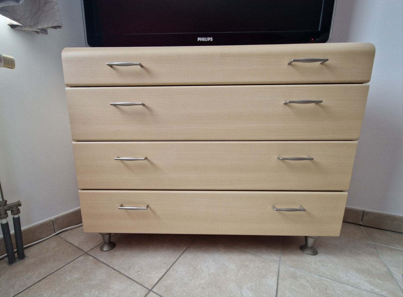 Armoire avec 4 tiroirs a vendre, Maison & Meubles, Armoires | Commodes, Enlèvement